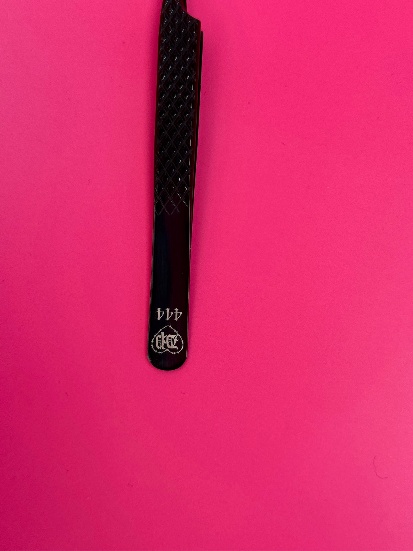 Die Pretty “ICONIC DUO” Tweezers — 444 & 888